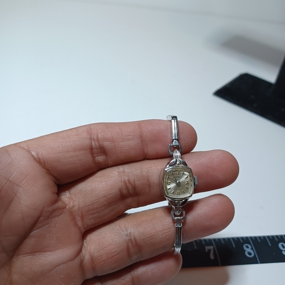 VINTAGE BENRUS WOMENS WINDUP WATCH 10K RGP BEZEL WORKING SEE PICTURES FOR REFERE - Picture 4 of 7